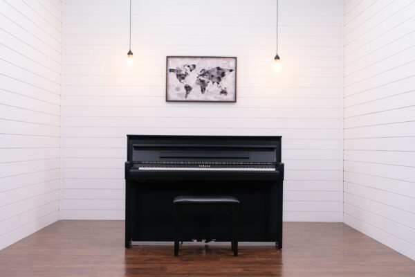 Yamaha Clavinova CLP785 - Image 4