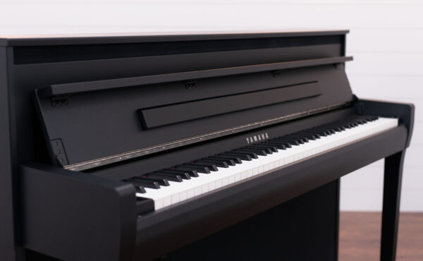 Yamaha Clavinova CLP785 - Image 7