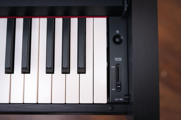 Yamaha Clavinova CLP785 - Image 6