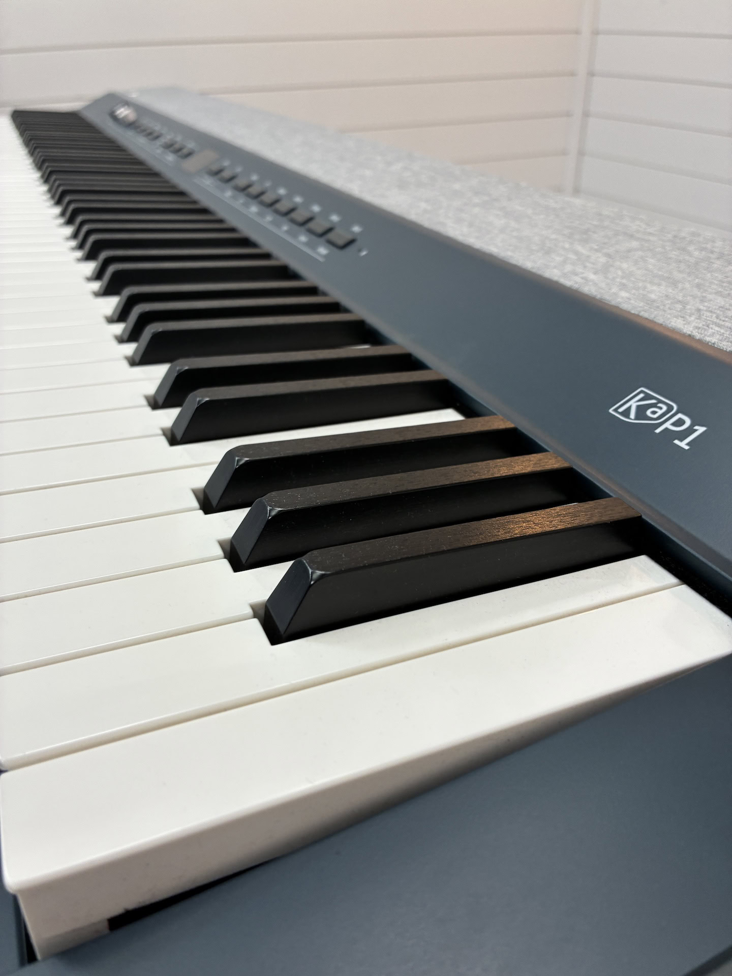 Kurzweil KaP1 Digital Keyboard Piano - Image 8
